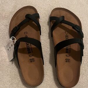 NWT: Mayari Birkenstock Women's Black and Brown Sandals